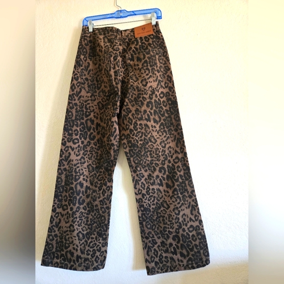 NWT Jeans for Women High Waist Leopard Print Cheetah Pants Straight Leg Unisex - Picture 3 of 9